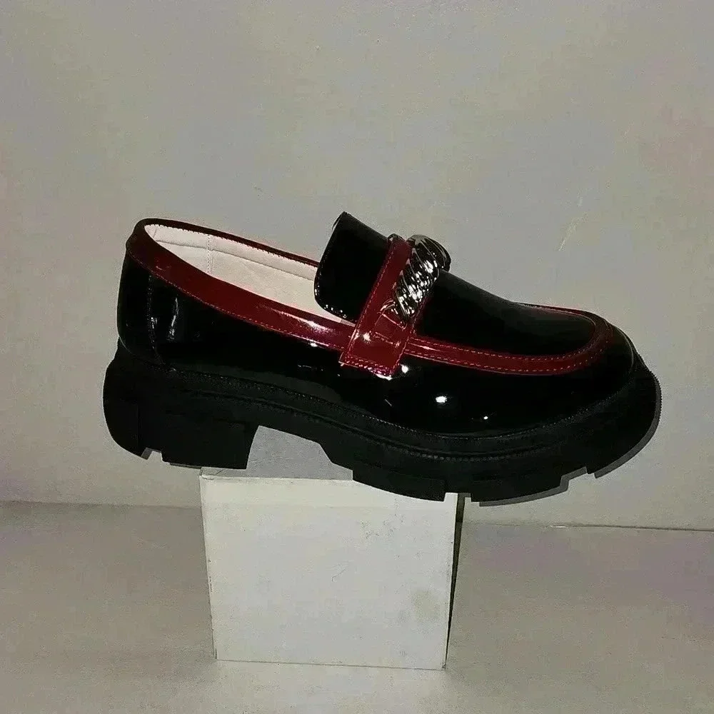 ZAYNSIA SLIP-ON WOMEN SHOES WITH A CHAIN NWB